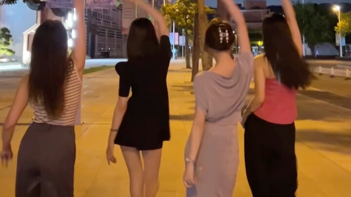 Đi dạo sau bữa tối và gió sẽ làm tóc bạn vui vẻ #WalkingDance #Walking and Dancing #BestieDance