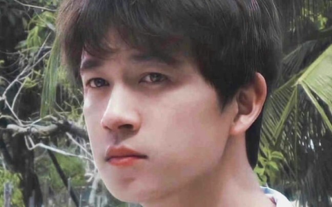 "Apakah pria tampan ini sudah pensiun? Aku ingin melihatnya berakting lagi."