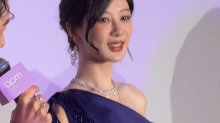 Yang Zi’s unedited event photos… fans’ filters are thicker than the Great Wall, it’s hilarious!