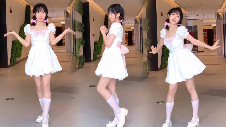 There's a lot of cuteness~ Her skirt is glowing! | Your smile is still the cutest