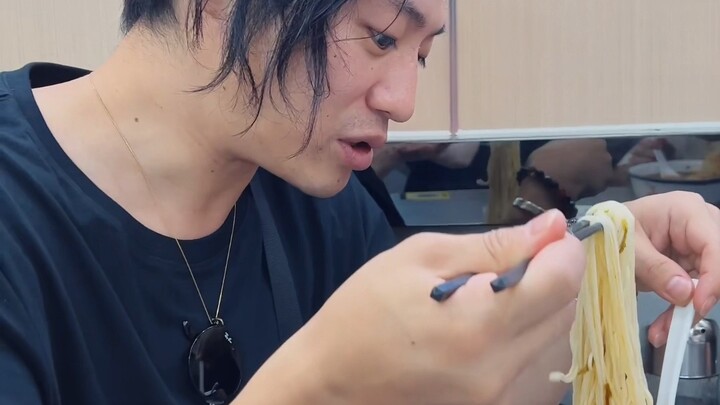 牛肉面太好吃了！[青柳尊哉_好吃]广州我还会回来的，让我们下次再见吧！[青柳尊哉_爱你]#青柳尊哉#