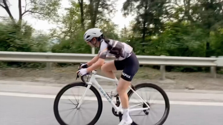 Thao tác mạnh như hổ, nhưng tốc độ chỉ 15.