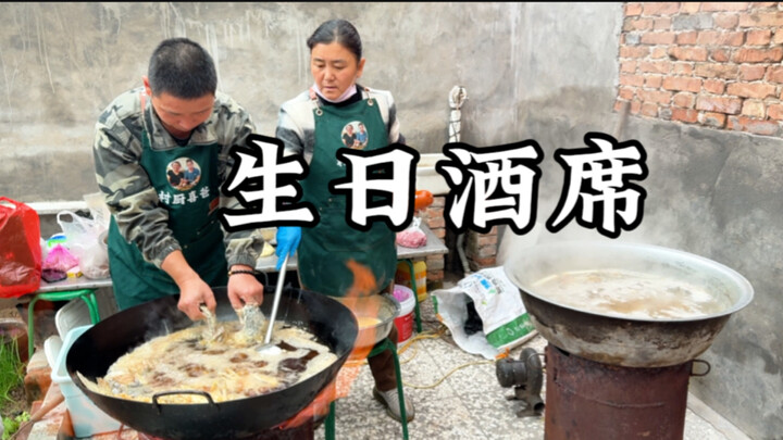 يوم مع والديّ الطاهيين في القرية يصنعان وليمة ريفية في الريف!