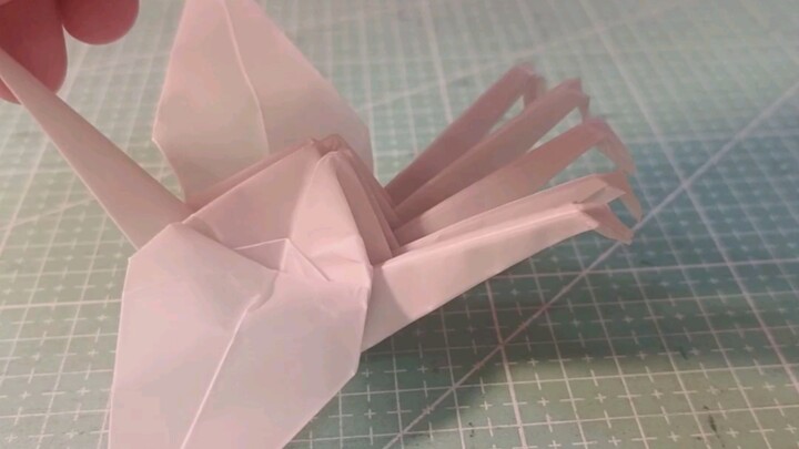 Kumpulan origami burung bangau yang aneh