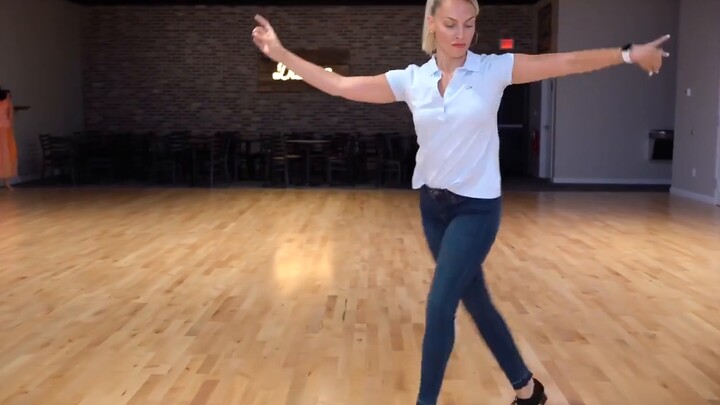8MIN takes a first look at international samba dance and helps you easily learn the basic steps of s