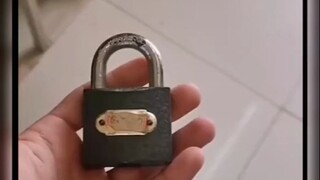 This isn't just a lock—it can also be operated like this!
