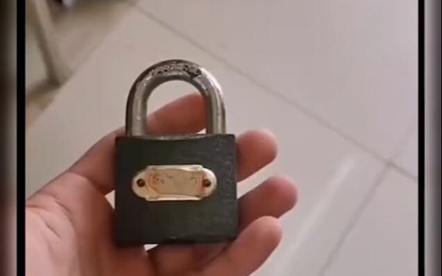 This isn't just a lock—it can also be operated like this!