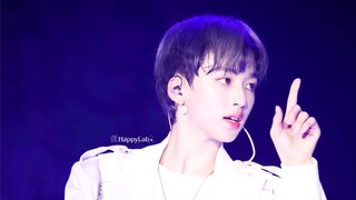 How can you stand out in a group where everyone is a dance main? (The final moment of saving face is