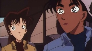 Heiji bilang ini mobil paling mempesona di kantor polisi.