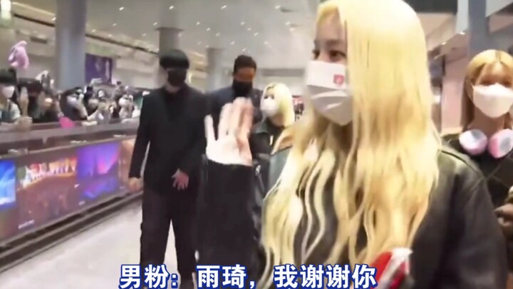 Sooner or later, the girl’s male fans are gonna laugh themselves sick—her booming voice is insane!