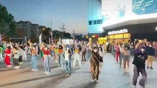 【Cetak Ulang】Hari pertama dansa