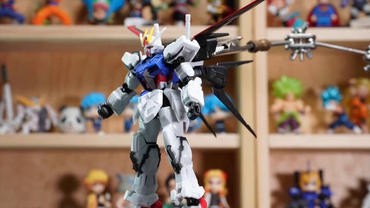 Animasi stop-motion. Saat saya sedang bergerak, saya menemukan gframe Strike Gundam yang diam-diam s
