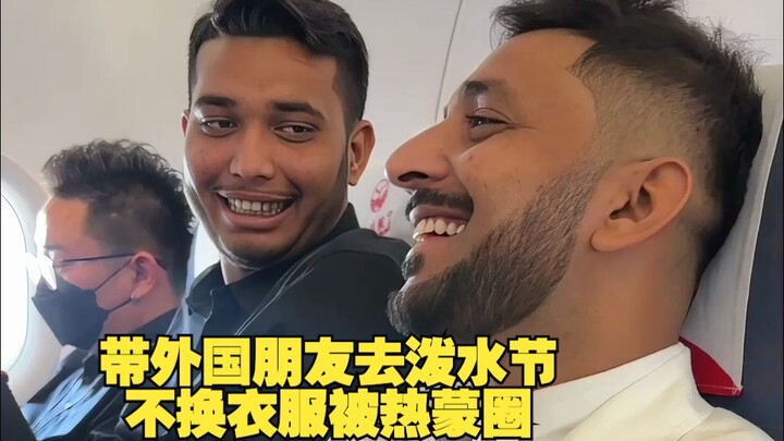 Taking a foreign friend to the Water-Splashing Festival—got roasted for not changing clothes
