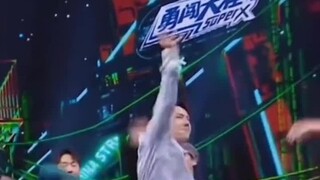 王一博跳舞永远是yyds，为什么会有人跳舞这么好看，这么有魅力，他不经意的舞蹈，永远可以封神