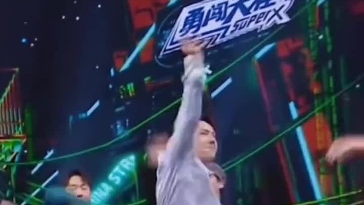 王一博跳舞永远是yyds，为什么会有人跳舞这么好看，这么有魅力，他不经意的舞蹈，永远可以封神
