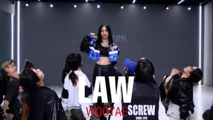 【ไข้】งอตัวเหมือนยุง! วูแท นักรบข้างถนน ออกแบบท่าเต้น "LAW" ในเทคเดียว