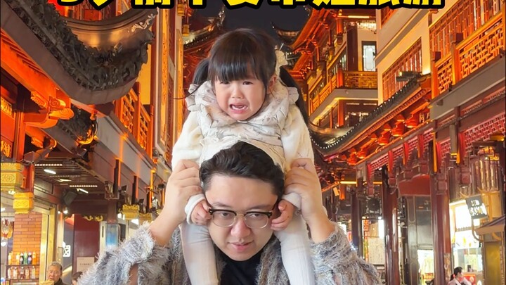 ไม่ฟังคำเตือน พาลูกสาวฝาแฝดวัย 2 ขวบไปเที่ยวแล้วเพิ่งรู้…
