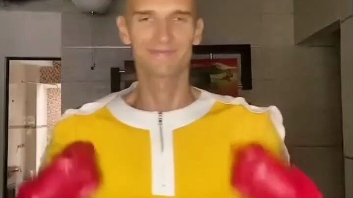 And you call this a One Punch Man cosplay... Holy crap, holy crap!!!