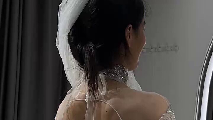 I've tried it, and there's no wedding dress that shows off your abs.