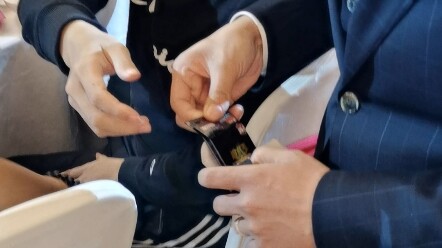 Para pemain kartu setelahnya pada akhirnya menikah satu per satu; para pemain kartu yang sudah 10 ta