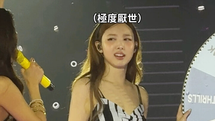 Lin Na-yeon really doesn’t want to sing this song lol