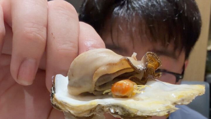 Qinhuangdao’s seafood buffet at 99 yuan per person—finally tried the legendary crab inside oysters!