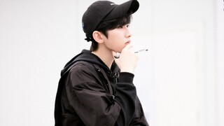 谁看了这一段不被蔡徐坤圈粉呢？蔡PD的美貌值得卡一个大头