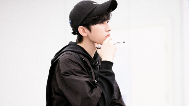 谁看了这一段不被蔡徐坤圈粉呢？蔡PD的美貌值得卡一个大头