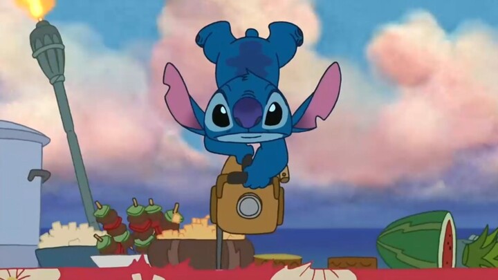 Isn’t Stitch’s posture of cutting the pineapple so graceful?