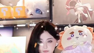 2K Ultra HD Xiao Gu Driving a Train