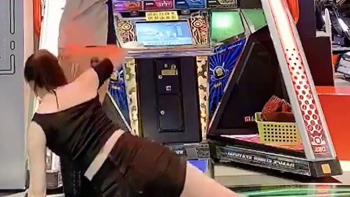 【Stay Tonight】Double the fun by recreating the MV moves on the dance machine