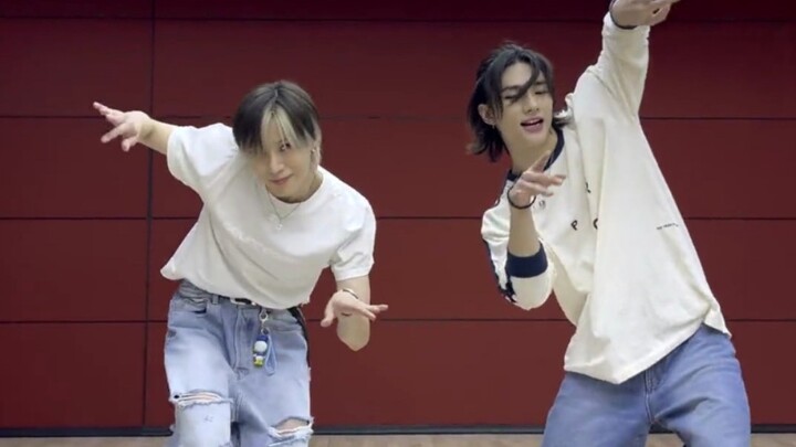 สองหนุ่มหล่อที่เป็นแดนเซอร์สายตาดีมาก! ฮวางฮยอนจิน & อีแทมิน SClass + ชาเลนจ์เต้นสุดโหด