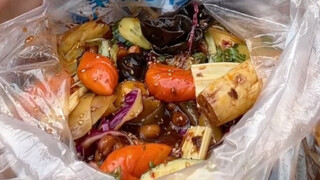 Traditional spicy skewers, 2 yuan per bag—pick any you like! Sweet, refreshing, and appetite-stimula