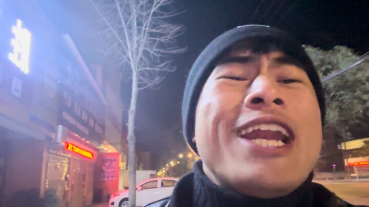 Tất cả đứng dậy! Xem xong “Trái Đất Lưu Vong 2” rồi, tôi đã bay luôn rồi!