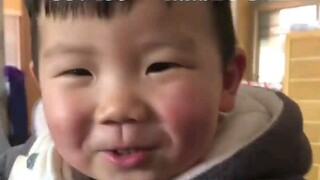 健身一年的叔叔回家了。“不要吃我！”“叔叔是个牛蛙