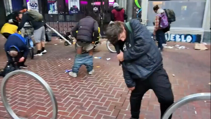 เช้าวันอังคารแห่งย่านหนึ่งในรัฐแคลิฟอร์เนีย ประเทศสหรัฐอเมริกา