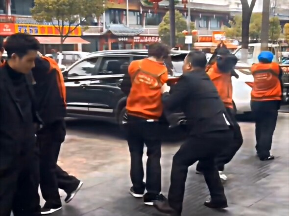 พนักงาน: ฉันรอฟังคำพูดนี้อยู่พอดี