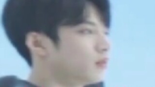 [Wenxuan] Some children roll their eyes when they quarrel.