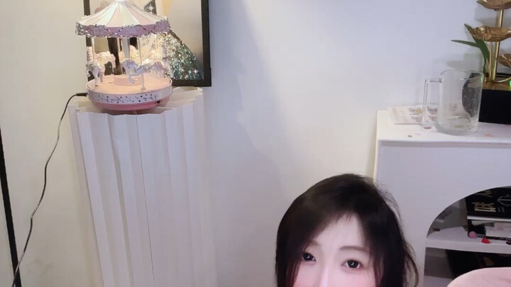 Hôm nay nghỉ một ngày, thôi chịu rồi, đã bị Hoa Tổng khuất phục rồi. Hoa Tổng, em sai rồi, anh thươn