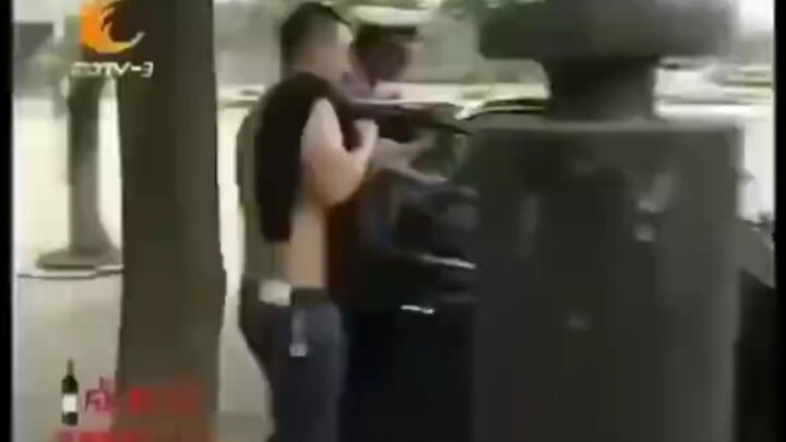 الخارجون عن القانون