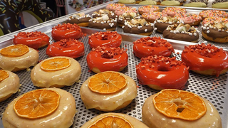 โดนัทชอคโกแลตผลไม้! โฮมเมดจากแป้งเป็นซอส / โดนัทช็อคโกแลตผลไม้ - อาหารข้างทางเกาหลี