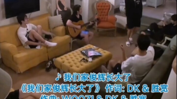 “Nhà chúng ta, Tuấn Huy đã lớn rồi” nhưng Tuấn Huy lại là anh trai của cả dàn creator trong căn phòn