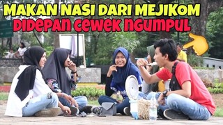 MAKAN NASI DARI MEJIKOM DIDEPAN CEWEK NGUMPUL WKWKWK