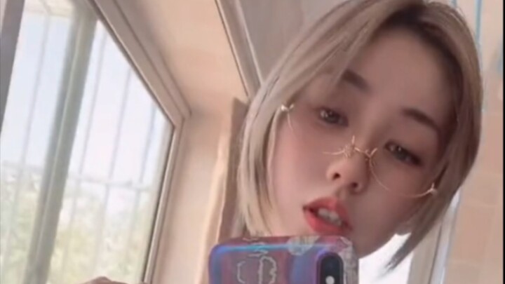 Tuyển tập những video nhảy đầu tiên của cô Cheng. Bạn có bị thu hút bởi cô Cheng quyến rũ và đáng yê