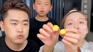 #Quail Eggs Bingbing, you’re going way too far—snatching even your son’s food! But your son is so cl