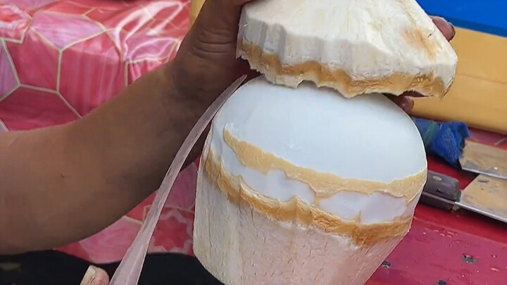 Thai Delights: Internet-Famous Coconut Eggs with Latte — the Divine Way to Enjoy Raw Coconut Latte