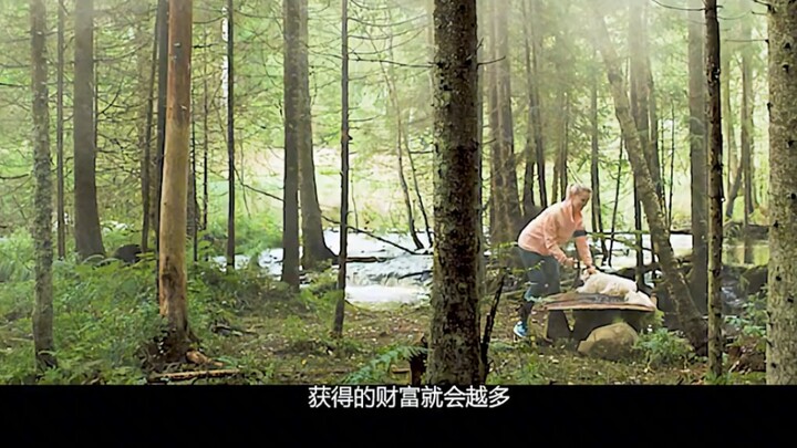 في بلدة نائية غنية إلى حدّ يفوق ثروة دولة كاملة، لا يحتاج سكانها إلى العمل لتحقيق الحرية المالية... 