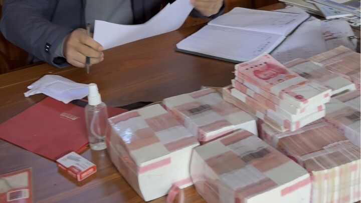 All workers finished work today and received their pay; they’re getting ready for the Lunar New Year