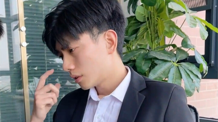 From then on, he and Manager Wang embarked on a path of wits and courage…