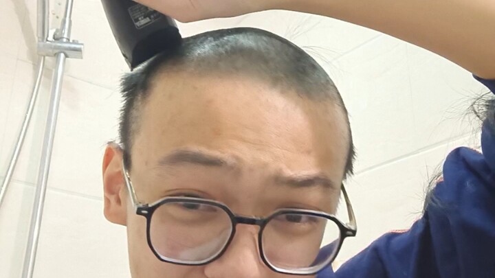 Ký sự tự cắt tóc của học sinh lớp 12 ngày đầu năm học (khóc rồi 😫)